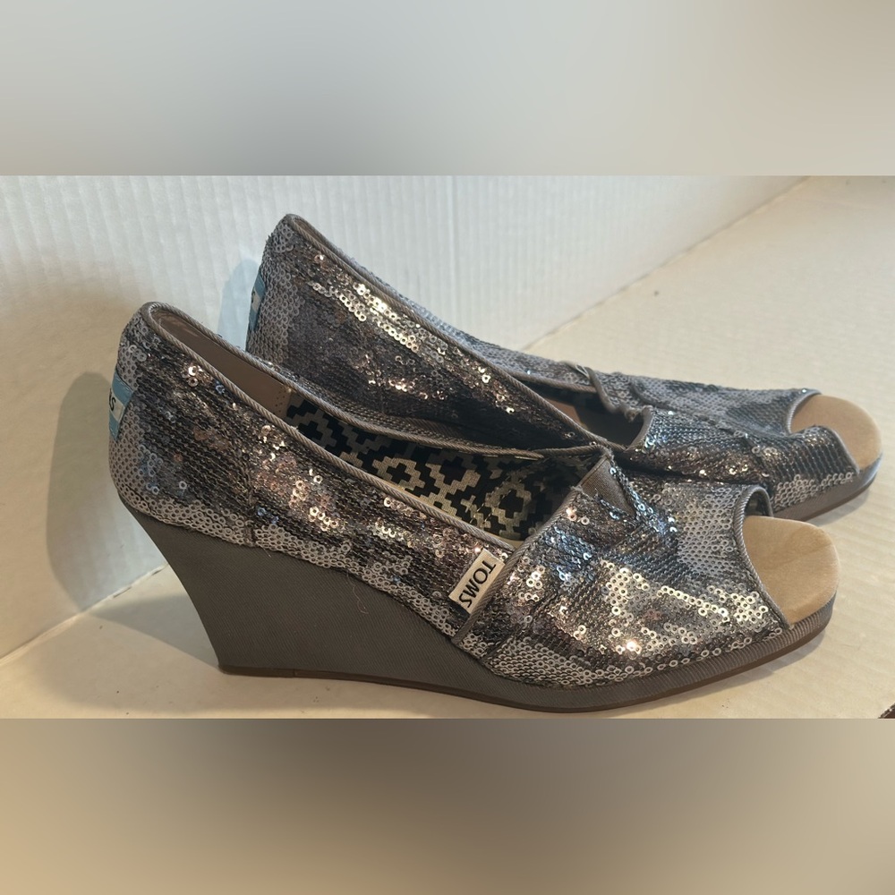 TOMS Women's Glittering Silver Wedges